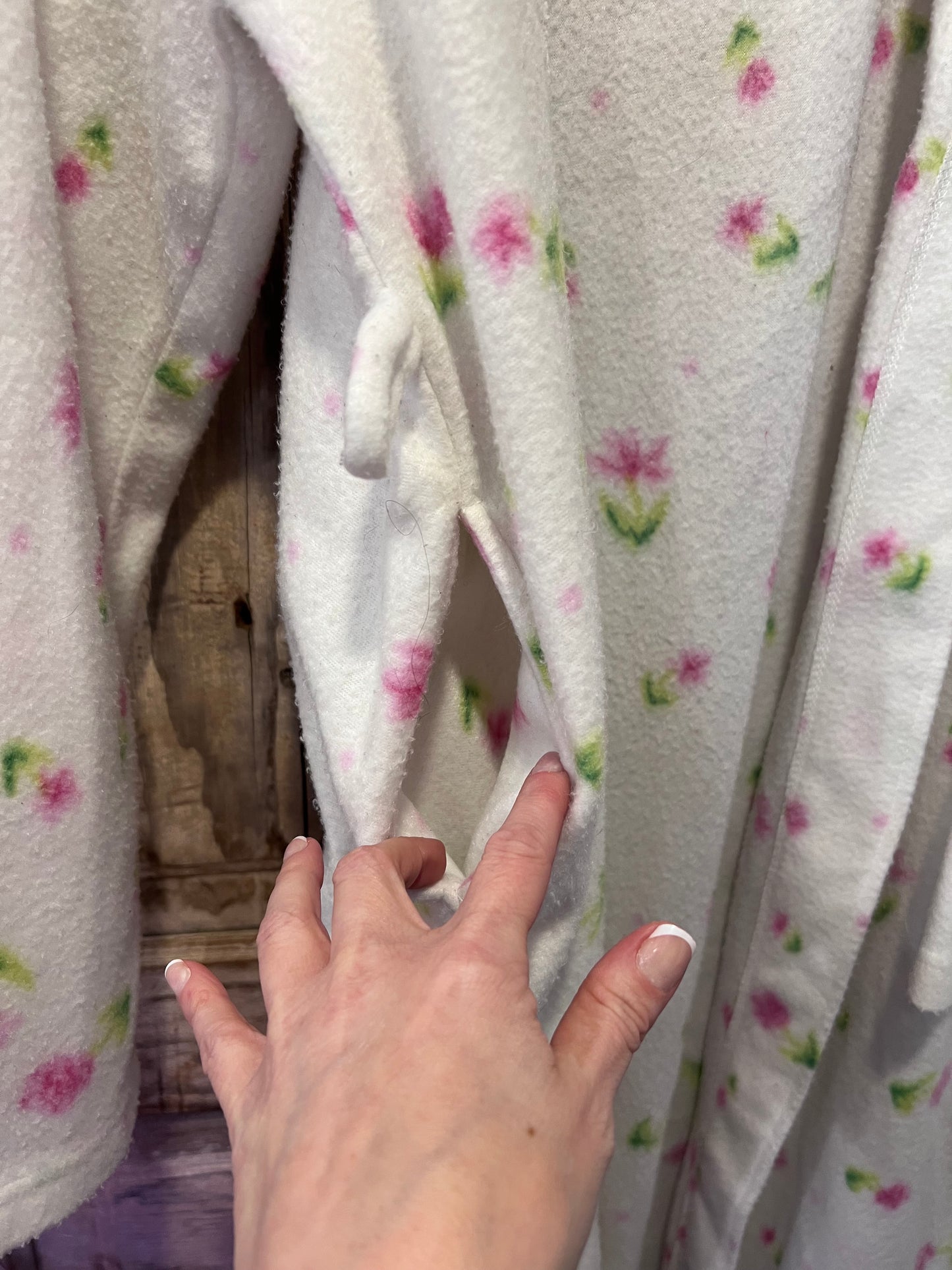 Y2K Seven Apparel White Floral Fleece Robe