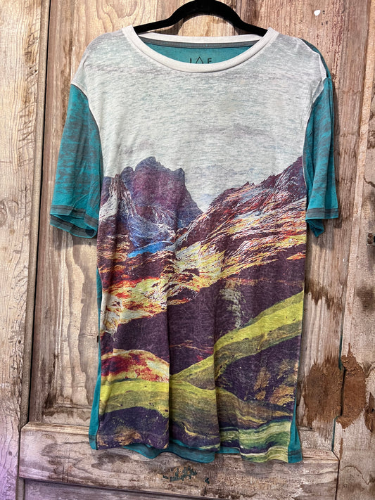 Y2K JE Colorful Mountain Scene Graphic T-Shirt (Modern)