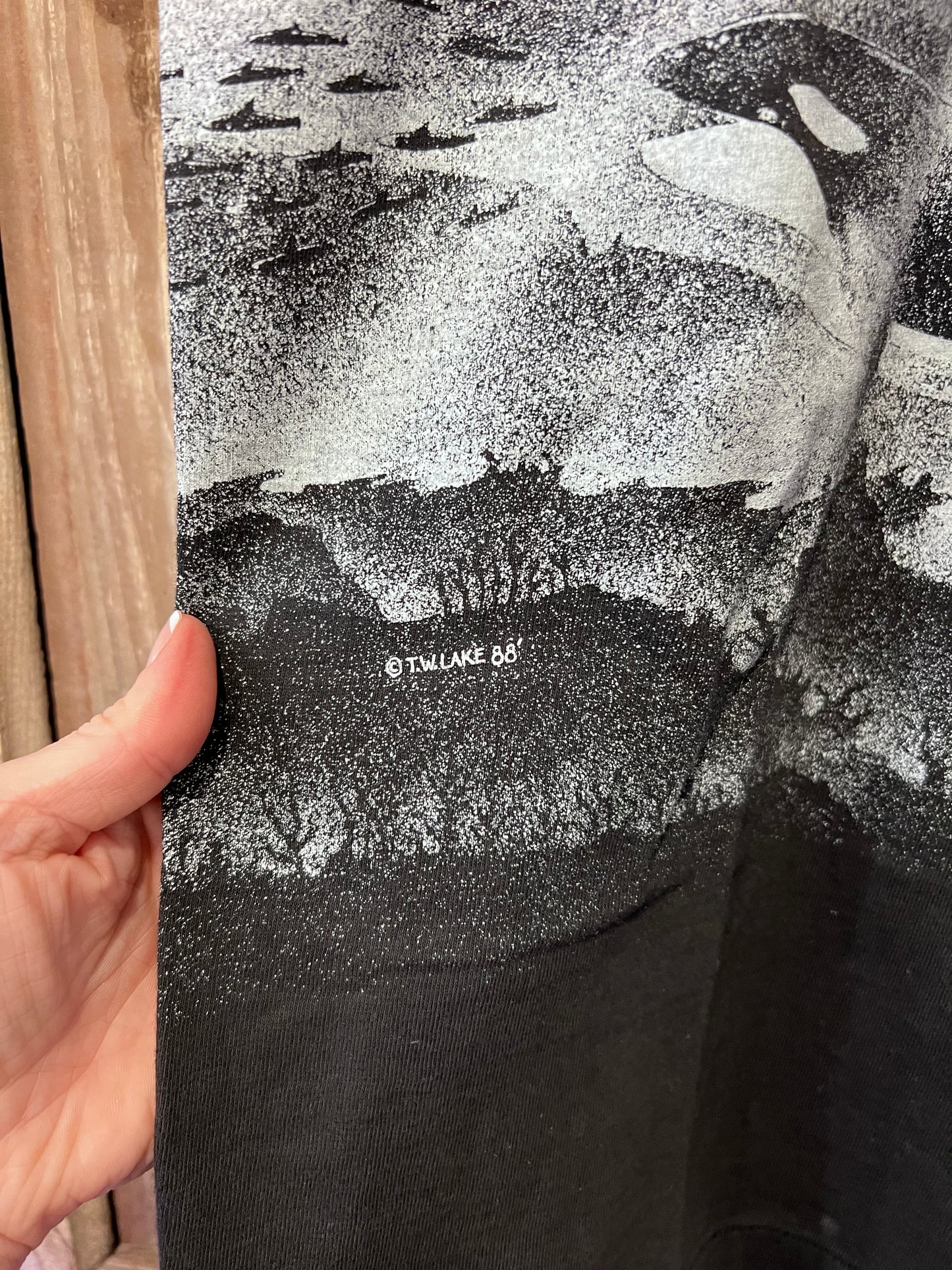 1988 RARE Sea World Wrap Around Graphic T-Shirt