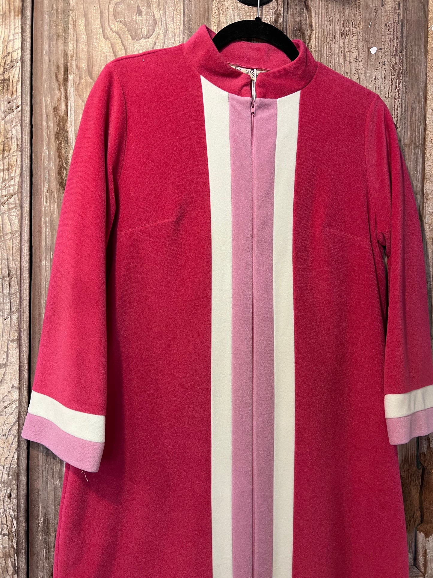 70's Vanity Fair 3 Tone Pink & White Front Zip Robe