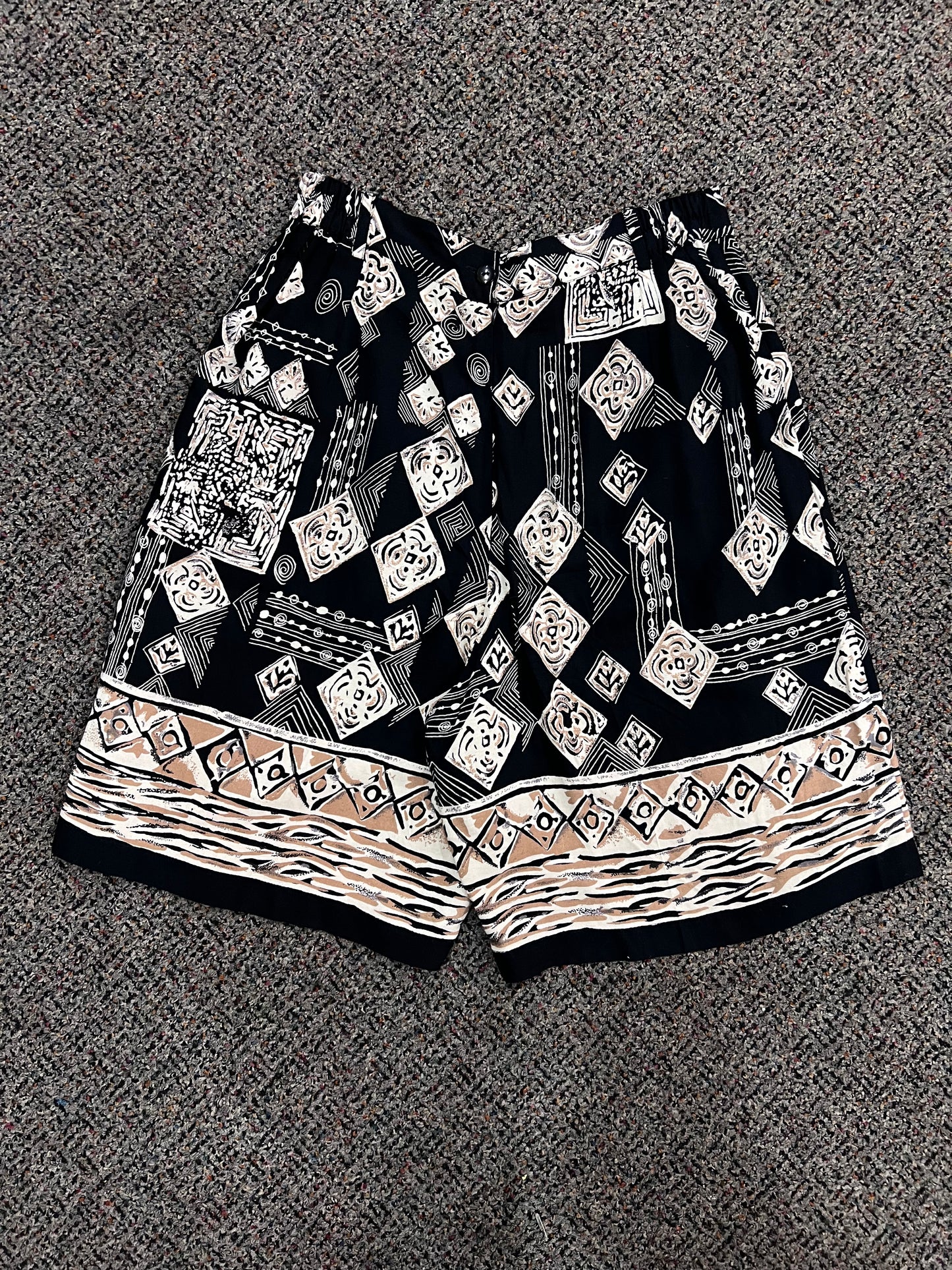 90's Boutique Europa Tribal-esc Patterned Shorts