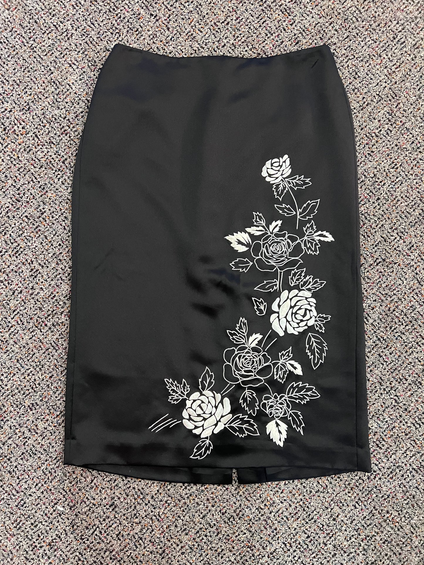 Y2K Ann Taylor Loft BLK + White Embroidered Floral Skirt