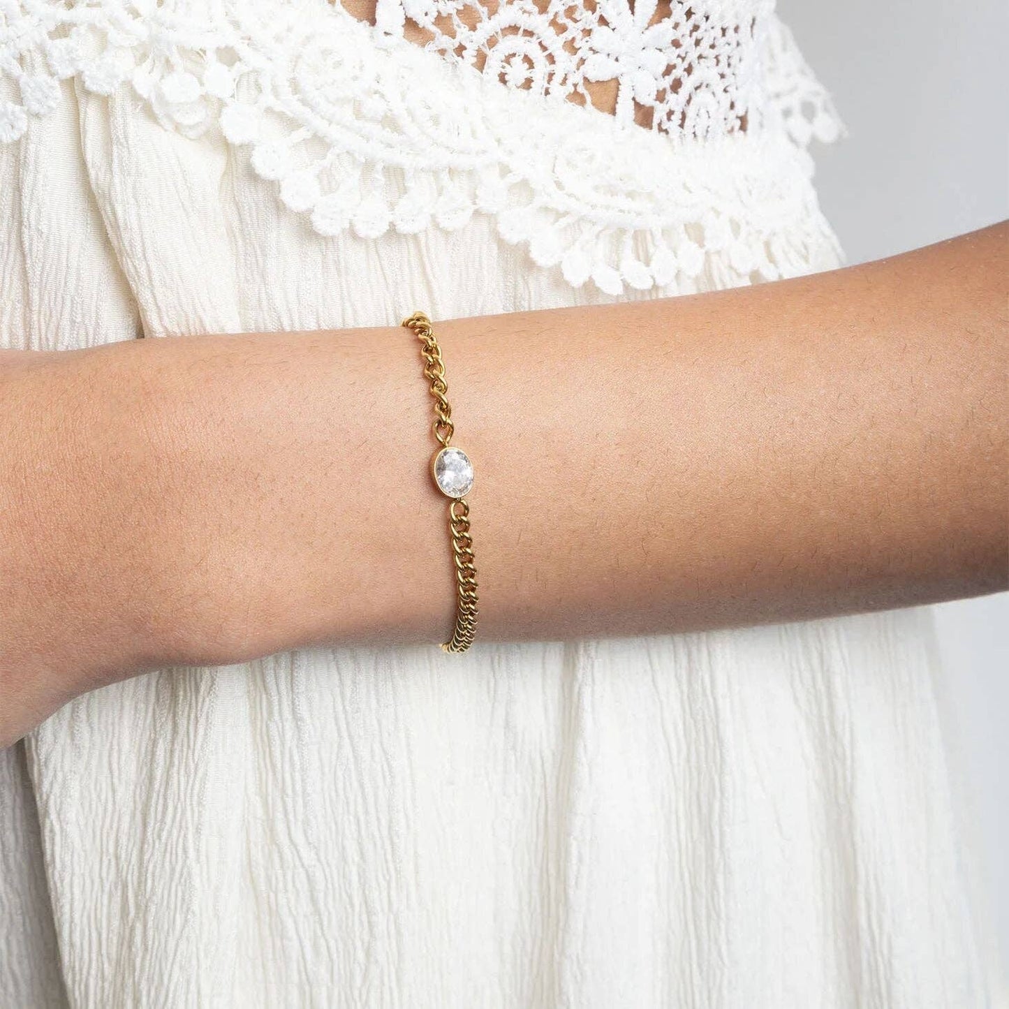 Oval Stone Curb Chain Bracelet